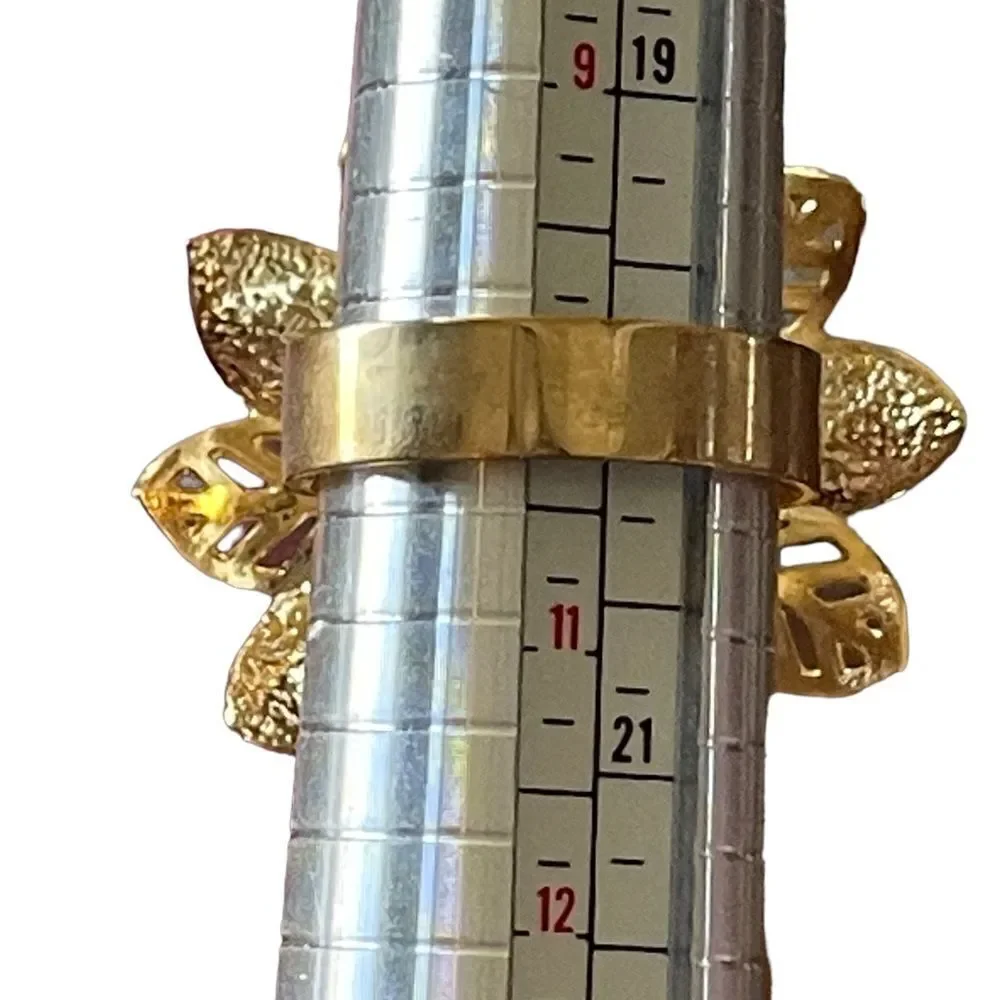 NWOT gold tone flower design ring US size 10.5